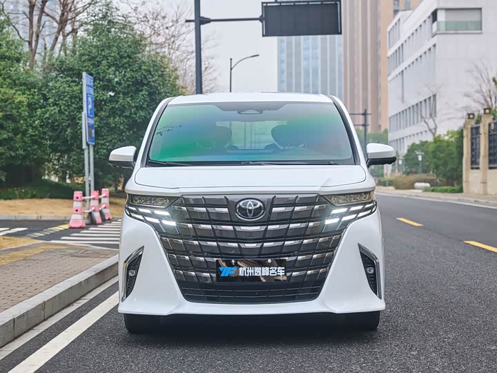 Фото 2 - Toyota Alphard