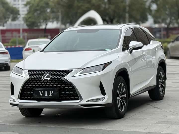 Фото 1 - Lexus RX