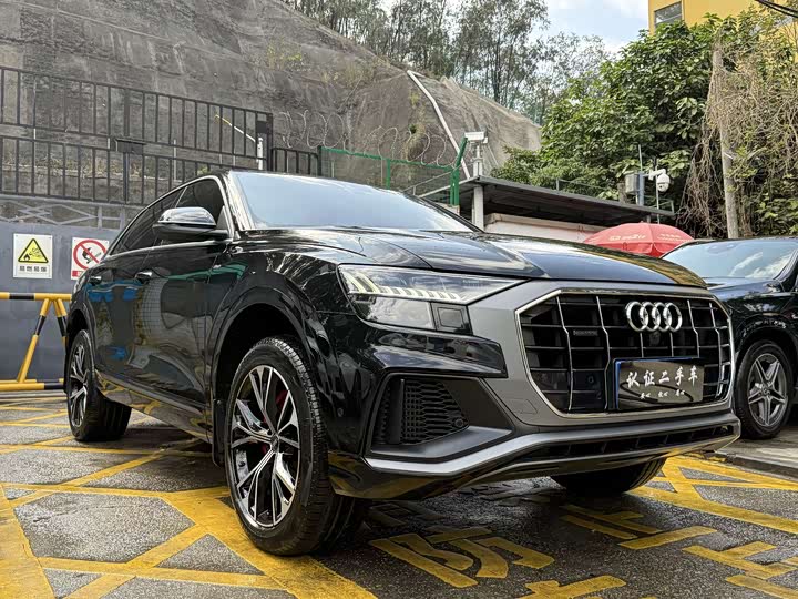 Фото 4 - Audi Q8