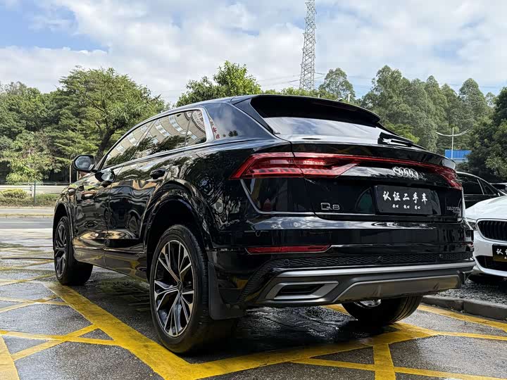 Фото 5 - Audi Q8