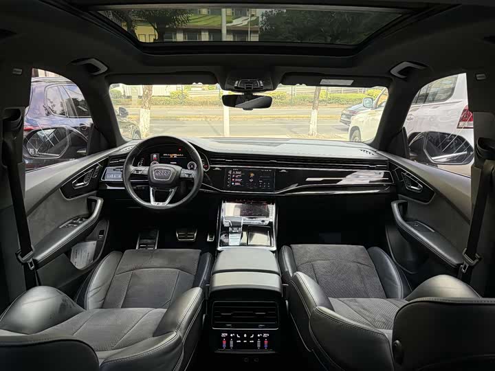 Фото 8 - Audi Q8