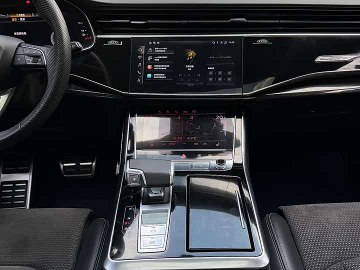 Фото 9 - Audi Q8