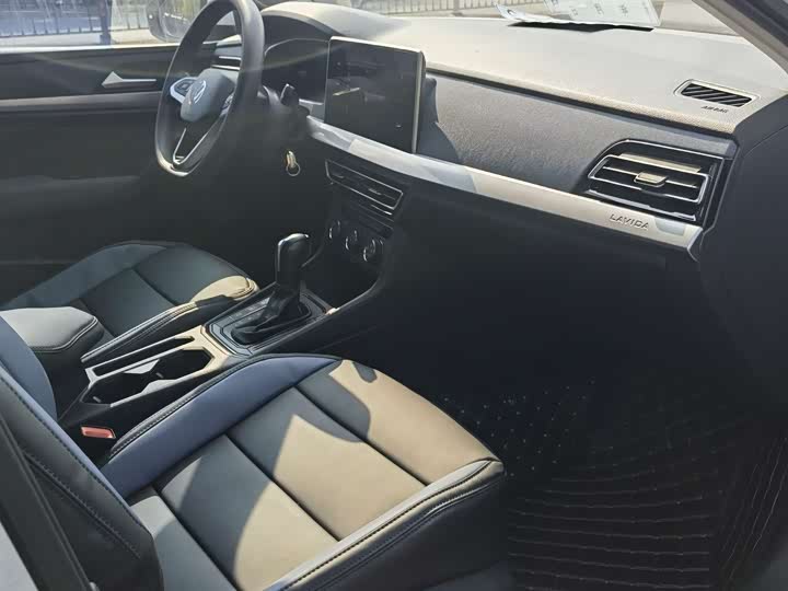 Фото 7 - Volkswagen Lavida