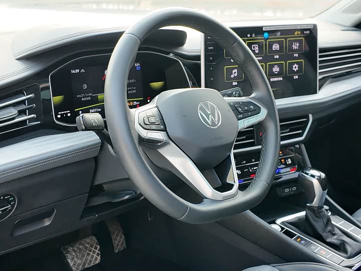 Фото 8 - Volkswagen Sagitar L