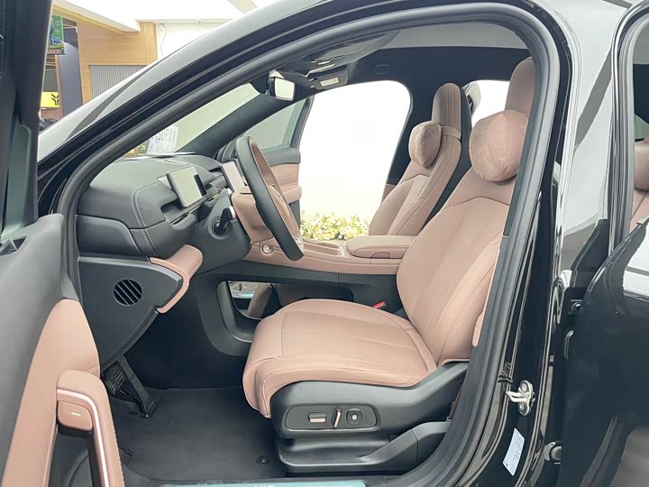 Фото 8 - Nio EC6