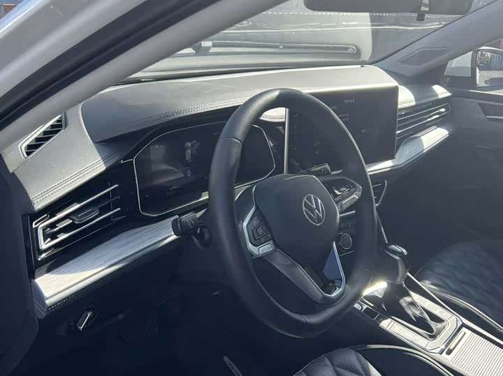 Фото 6 - Volkswagen Sagitar L