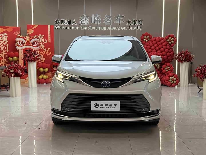 Фото 2 - Toyota Sienna