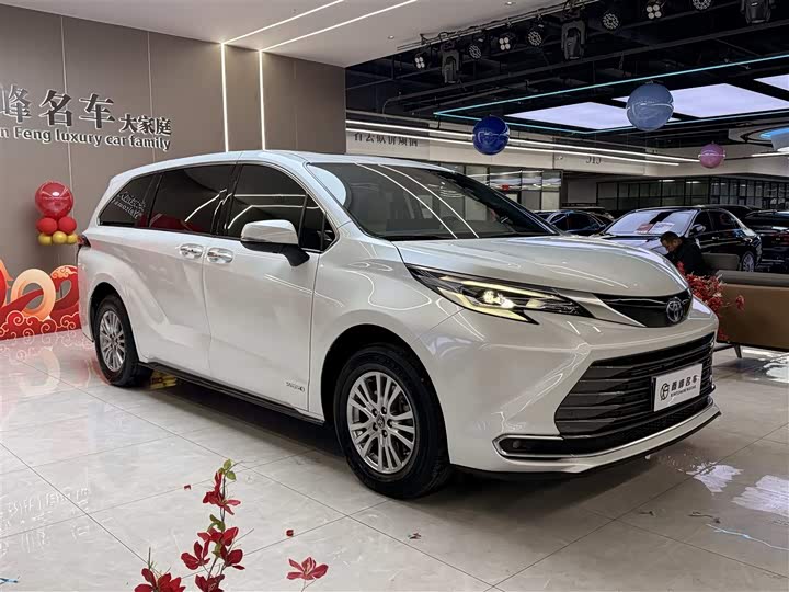 Фото 3 - Toyota Sienna