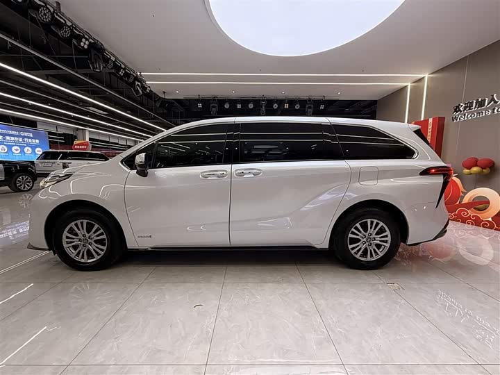 Фото 4 - Toyota Sienna
