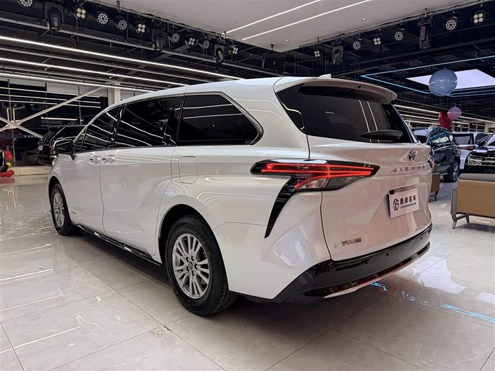 Фото 5 - Toyota Sienna