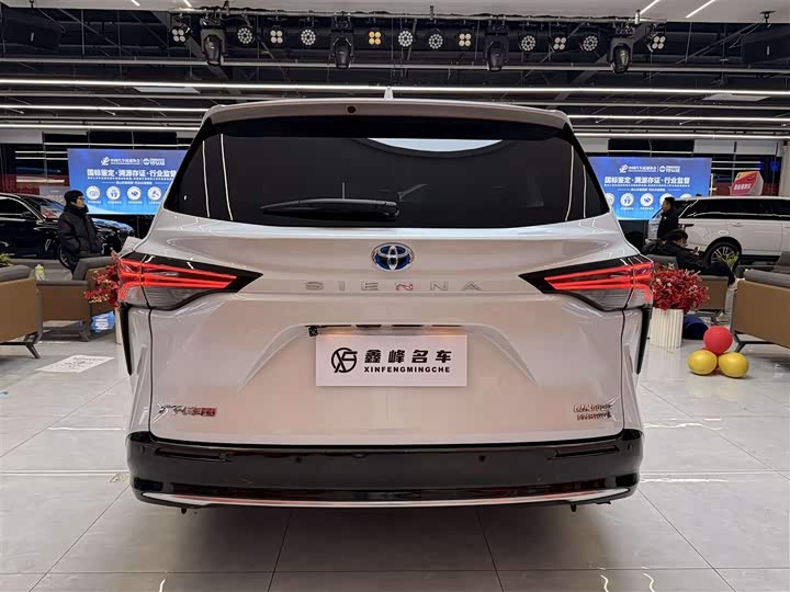 Фото 6 - Toyota Sienna