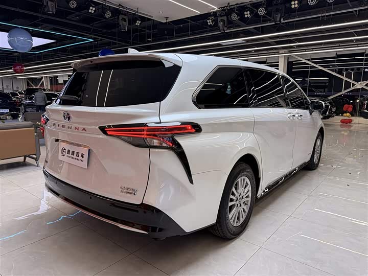 Фото 7 - Toyota Sienna