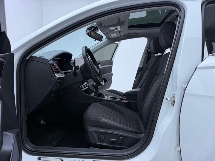 Фото 4 - Volkswagen Lavida