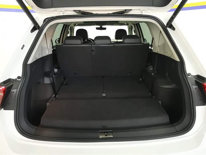 Фото 4 - Volkswagen Tiguan L Pro