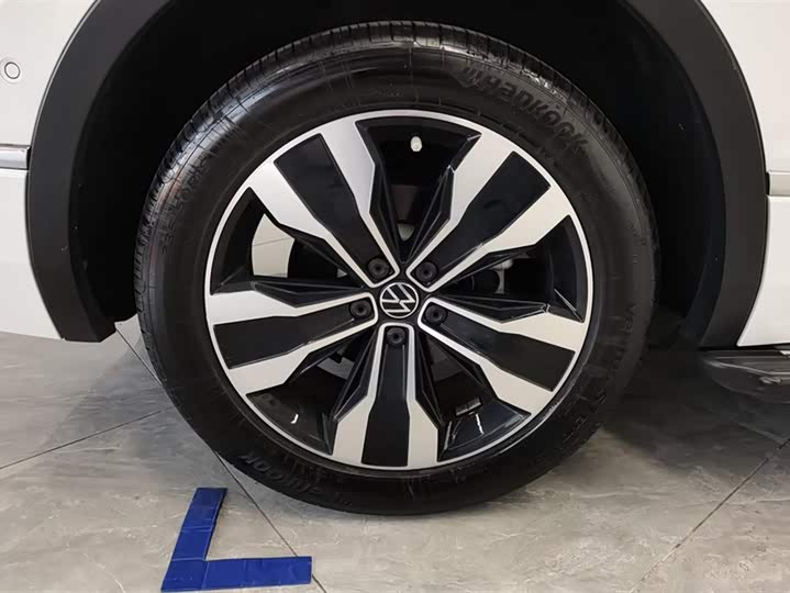 Фото 6 - Volkswagen Tiguan L Pro