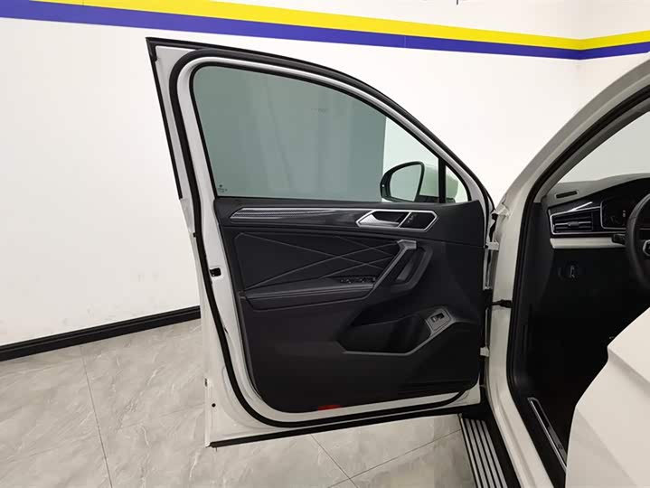 Фото 7 - Volkswagen Tiguan L Pro