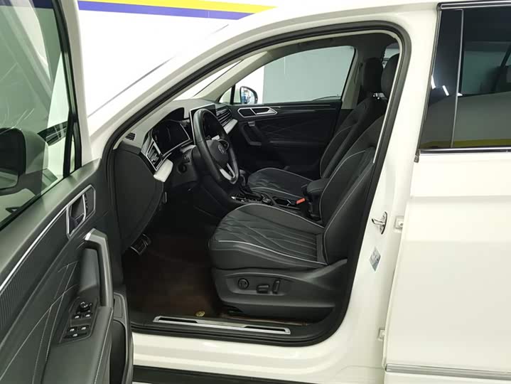 Фото 9 - Volkswagen Tiguan L Pro