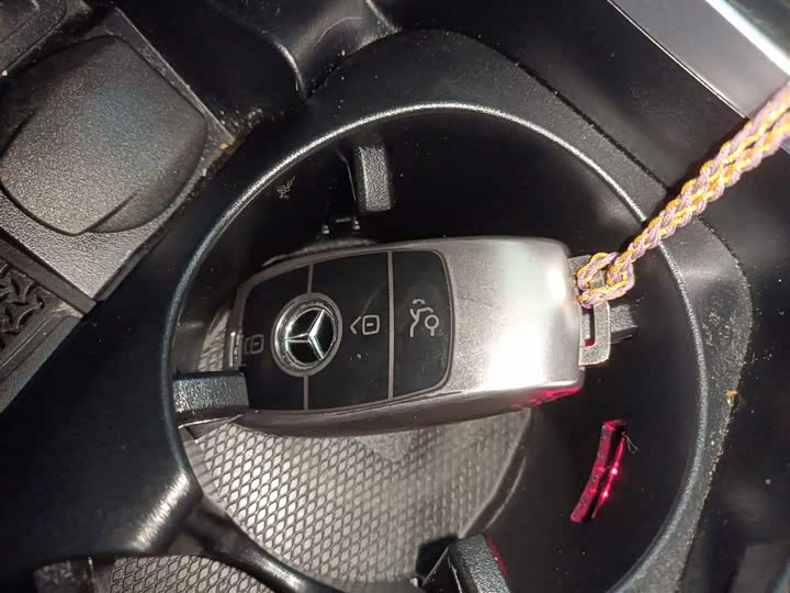 Фото 9 - Mercedes-Benz E-Class Hybrid