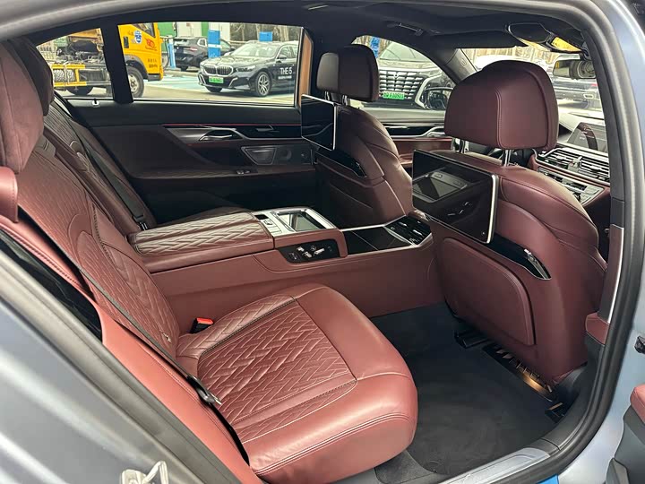 Фото 6 - BMW 7 Series