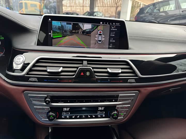 Фото 9 - BMW 7 Series