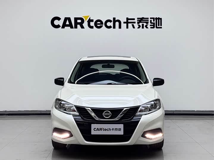 Фото 2 - Nissan Tiida