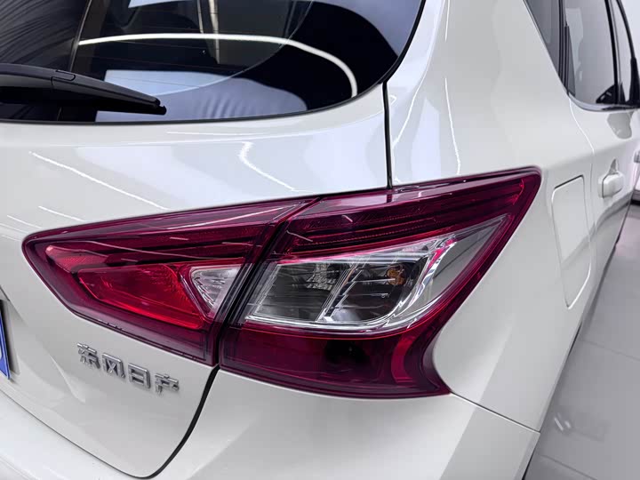 Фото 6 - Nissan Tiida