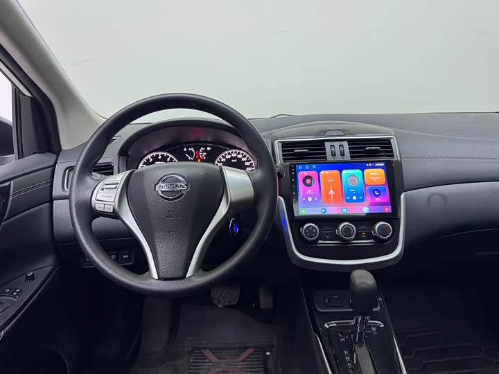 Фото 8 - Nissan Tiida