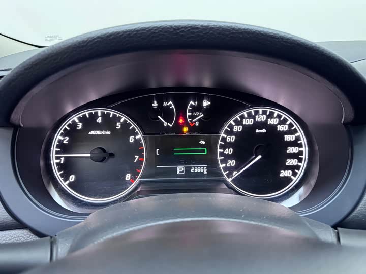 Фото 9 - Nissan Tiida