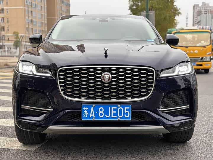 Фото 2 - Jaguar F-Pace