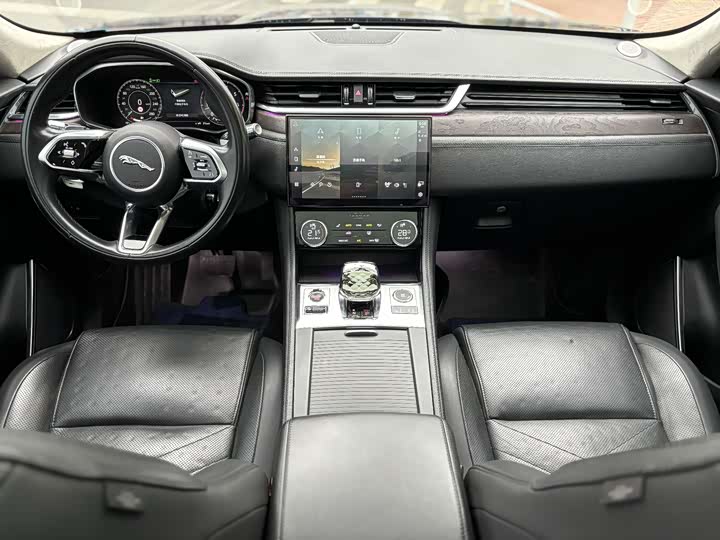 Фото 4 - Jaguar F-Pace