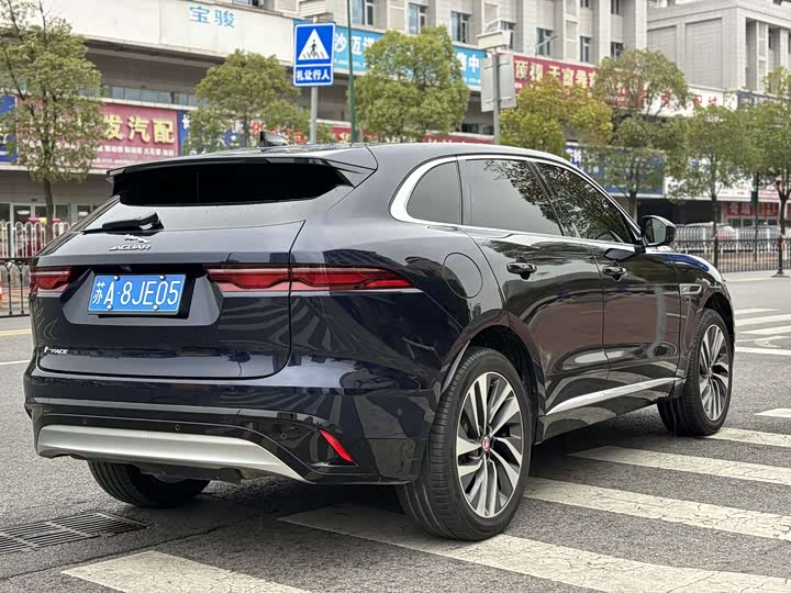 Фото 9 - Jaguar F-Pace