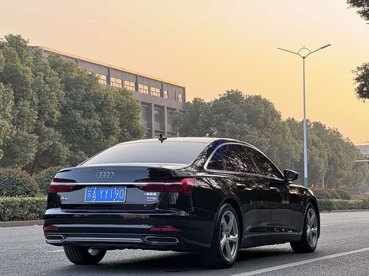 Фото 6 - Audi A6L