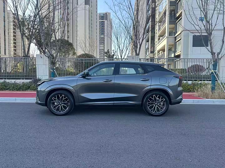 Фото 2 - Changan UNI-Z Hybrid