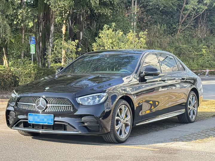 Фото 3 - Mercedes-Benz E-Class