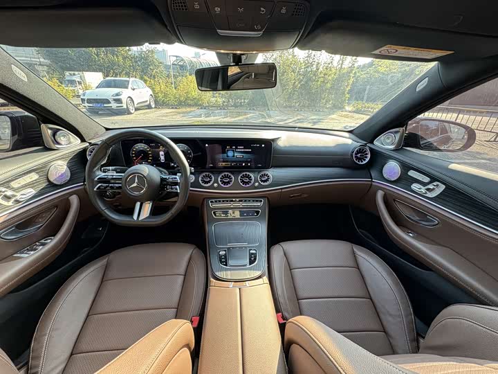 Фото 5 - Mercedes-Benz E-Class