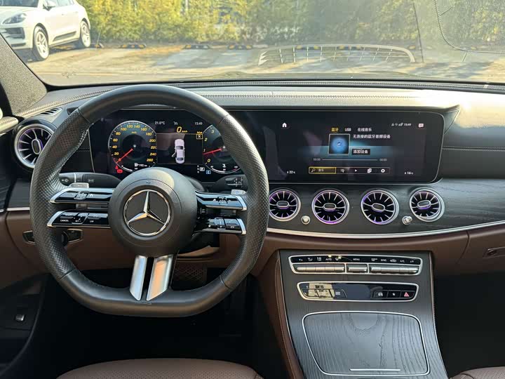 Фото 7 - Mercedes-Benz E-Class
