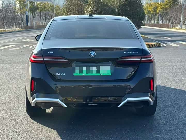 Фото 4 - BMW i5