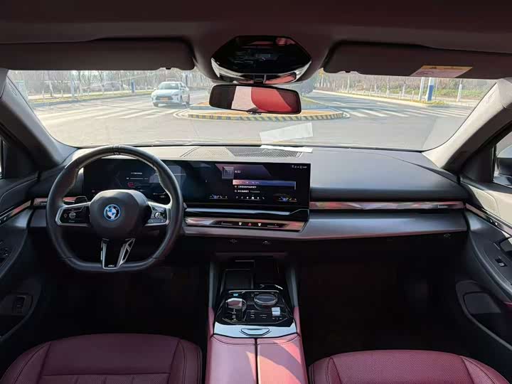 Фото 7 - BMW i5