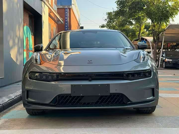 Фото 2 - Zeekr 001