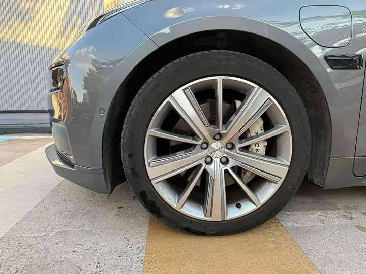 Фото 8 - Zeekr 001