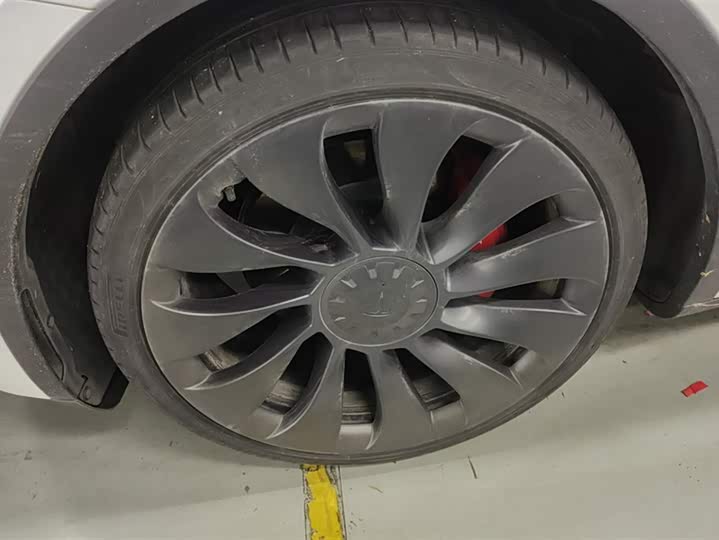 Фото 6 - Tesla Model Y