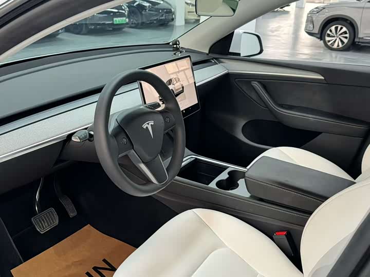 Фото 4 - Tesla Model Y