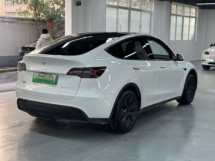 Фото 9 - Tesla Model Y