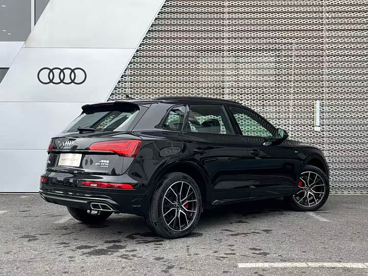 Фото 4 - Audi Q5L
