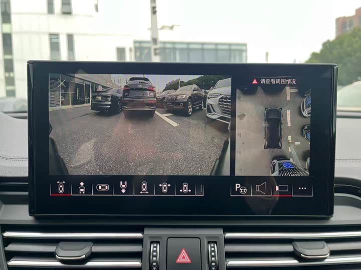 Фото 7 - Audi Q5L