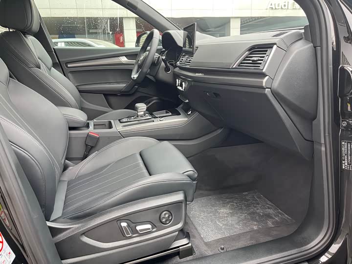 Фото 9 - Audi Q5L