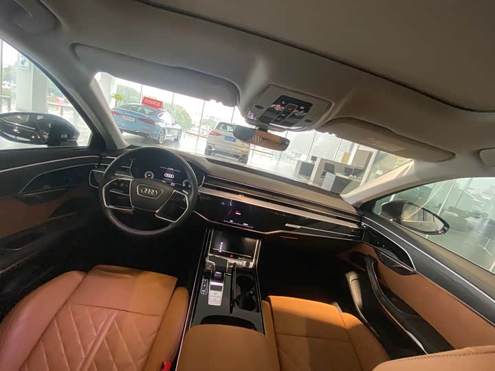 Фото 5 - Audi A8