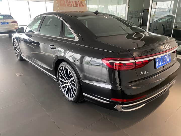 Фото 6 - Audi A8