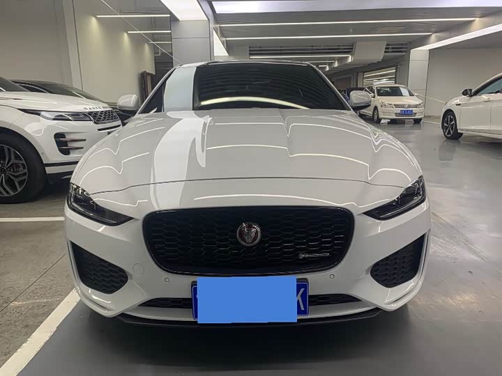 Фото 2 - Jaguar XE L
