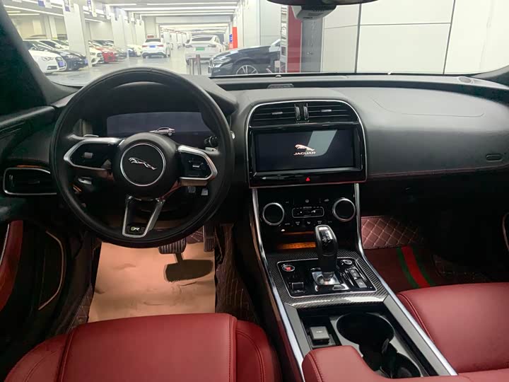 Фото 4 - Jaguar XE L